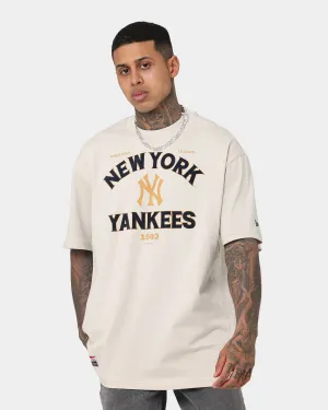 New Era New York Yankees Heritage Logo T-Shirt Beige