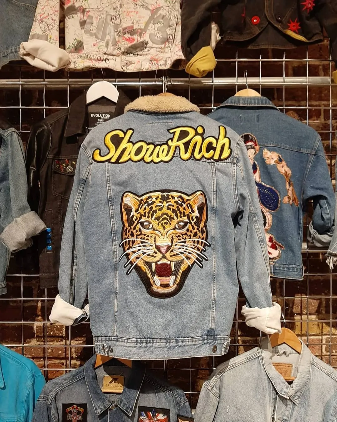PC4175 - Show Rich Yellow Text (Sew On)