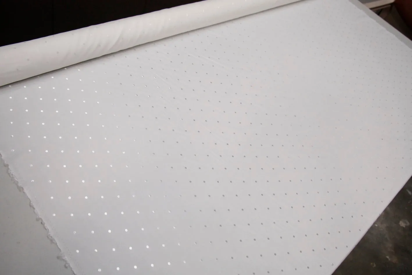 Silver (Ivory) Dot 'L' (150cm wide)