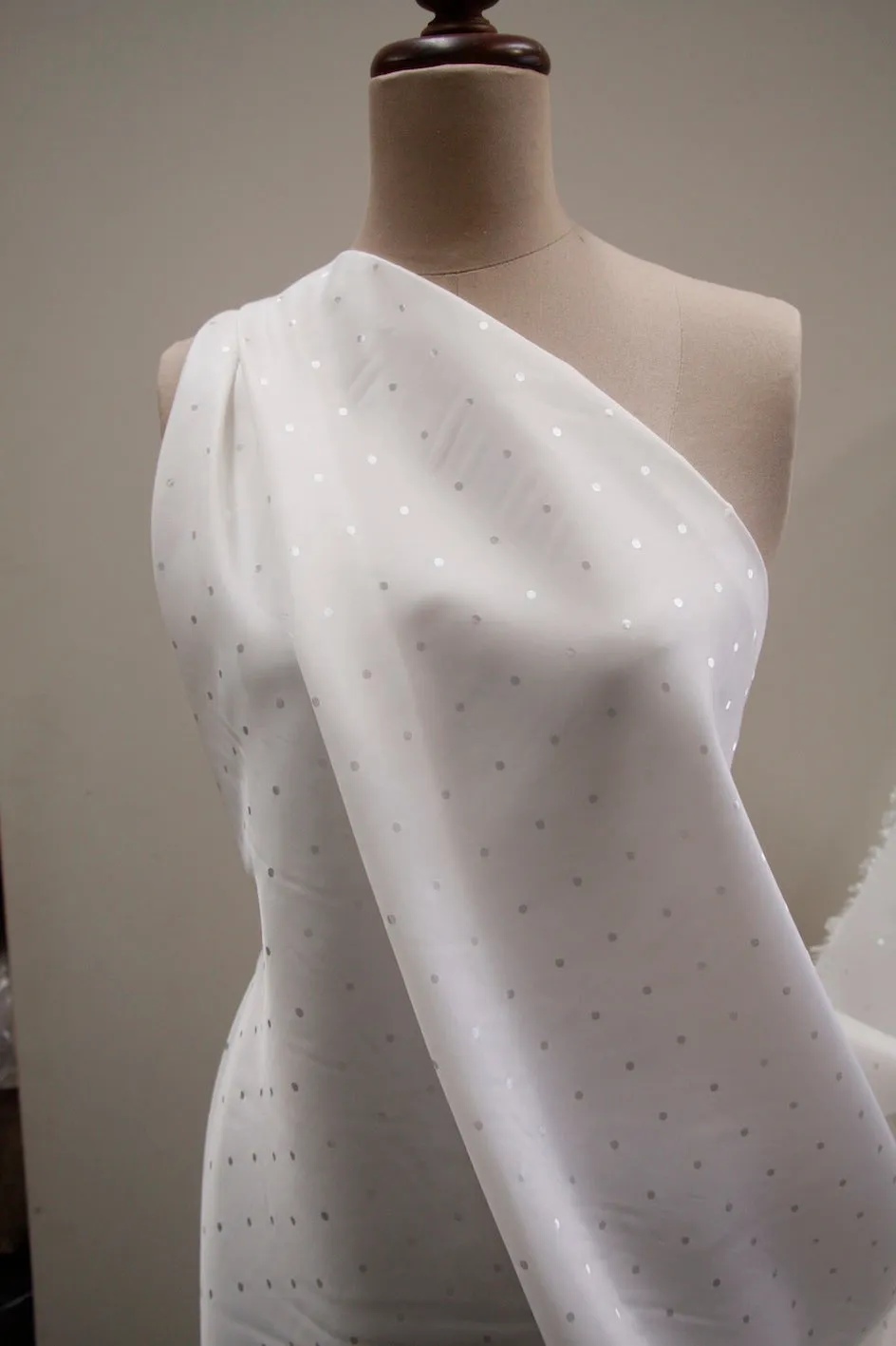 Silver (Ivory) Dot 'L' (150cm wide)