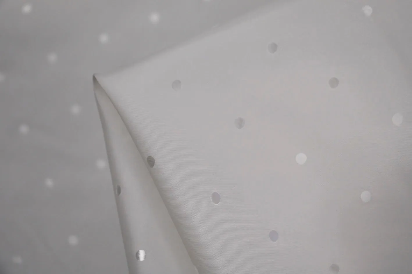 Silver (Ivory) Dot 'L' (150cm wide)